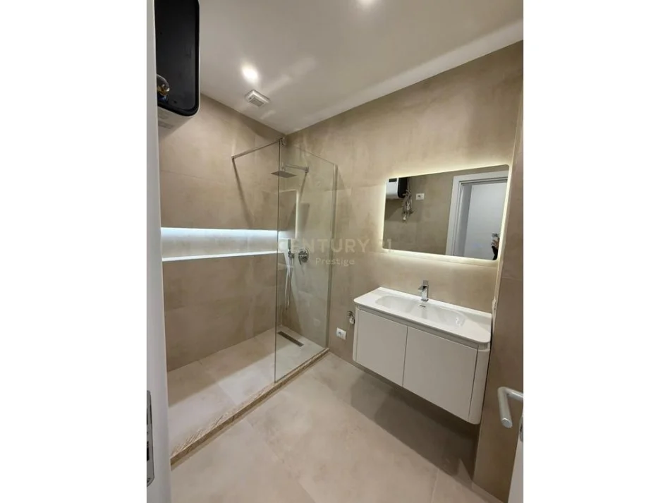 Tirane, jepet me qera zyre Kati 9, 120 m² 1.400 € 