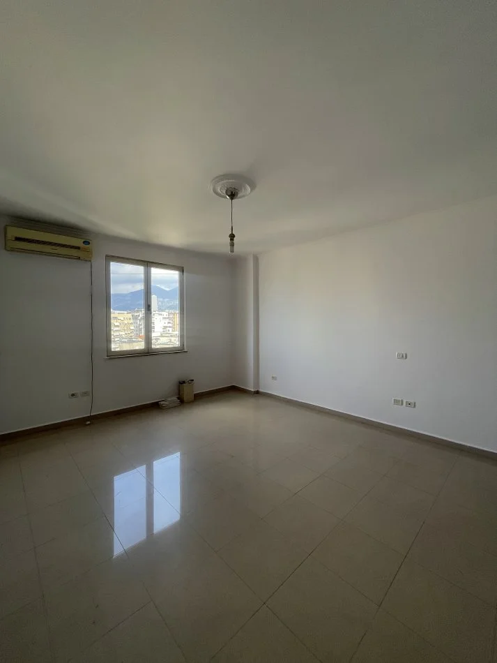 Tirane, jepet me qera apartament 2+1+Ballkon Kati 8, 110 m² 600 € (Rruga e kosovareve)