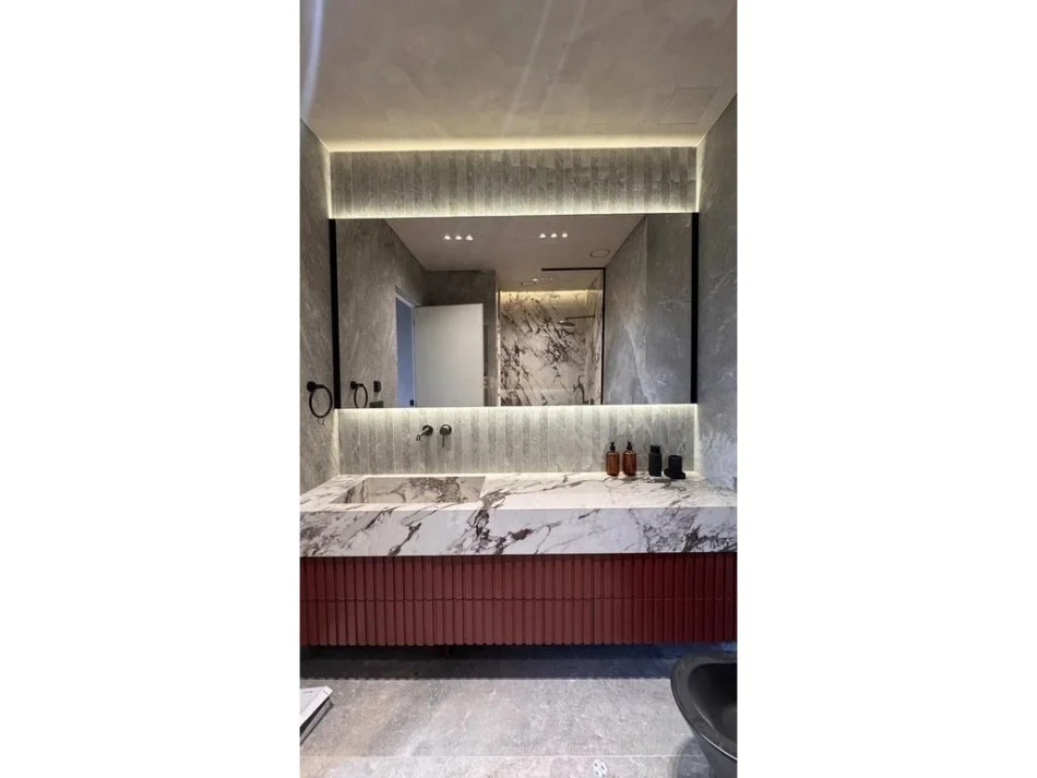 Tirane, jepet me qera apartament 1+1+Ballkon Kati 11, 170 m² 2.000 € 