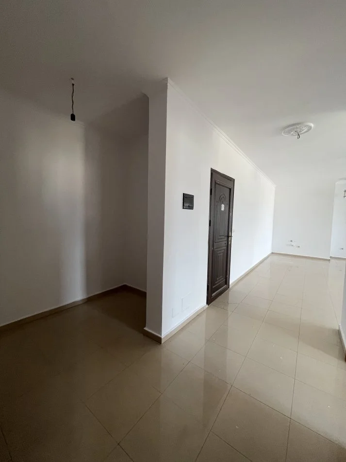 Tirane, jepet me qera apartament 2+1+Ballkon Kati 8, 110 m² 600 € (Rruga e kosovareve)