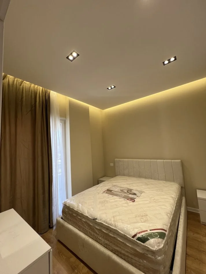 Tirane, jepet me qera apartament 1+1+Ballkon Kati 2, 70 m² 450 € 