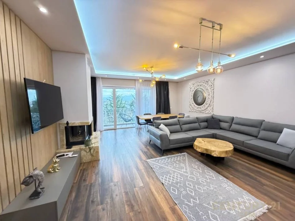 Tirane, jepet me qera Vile 3 Katshe Kati 4, 260 m² 3.000 € 