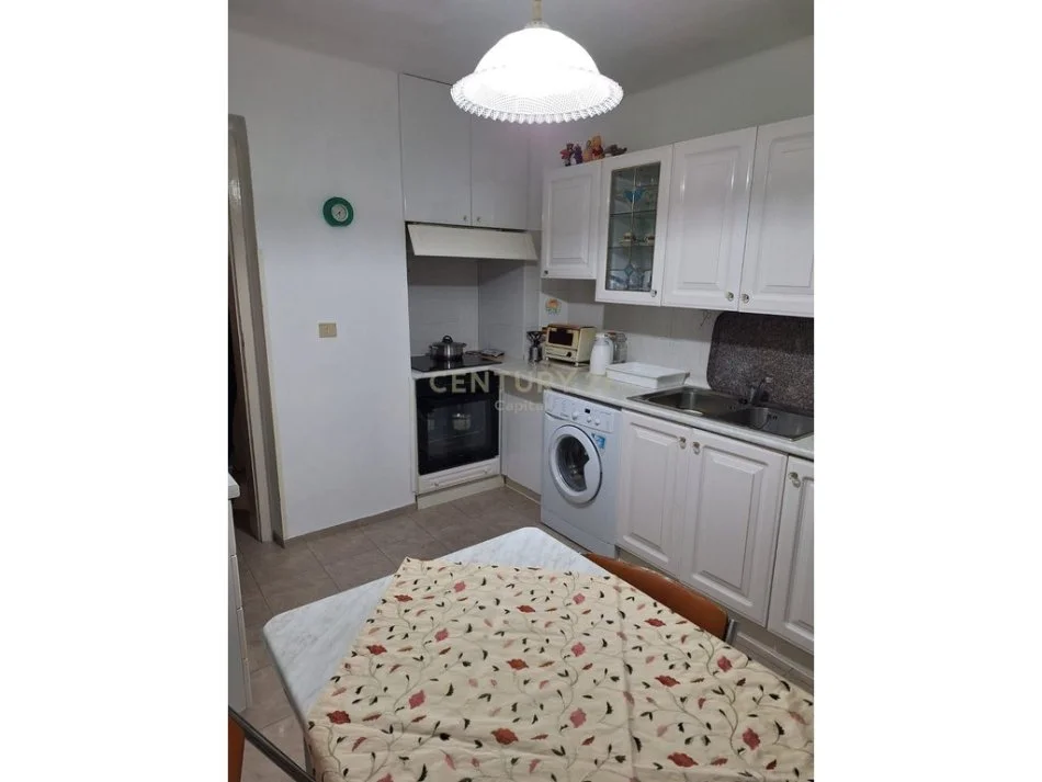 Tirane, jepet me qera apartament 1+1 Kati 4, 70 m² 450 € 