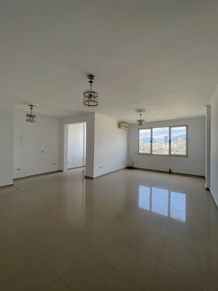 Tirane, jepet me qera apartament 2+1+Ballkon Kati 8, 110 m² 600 € (Rruga e kosovareve)
