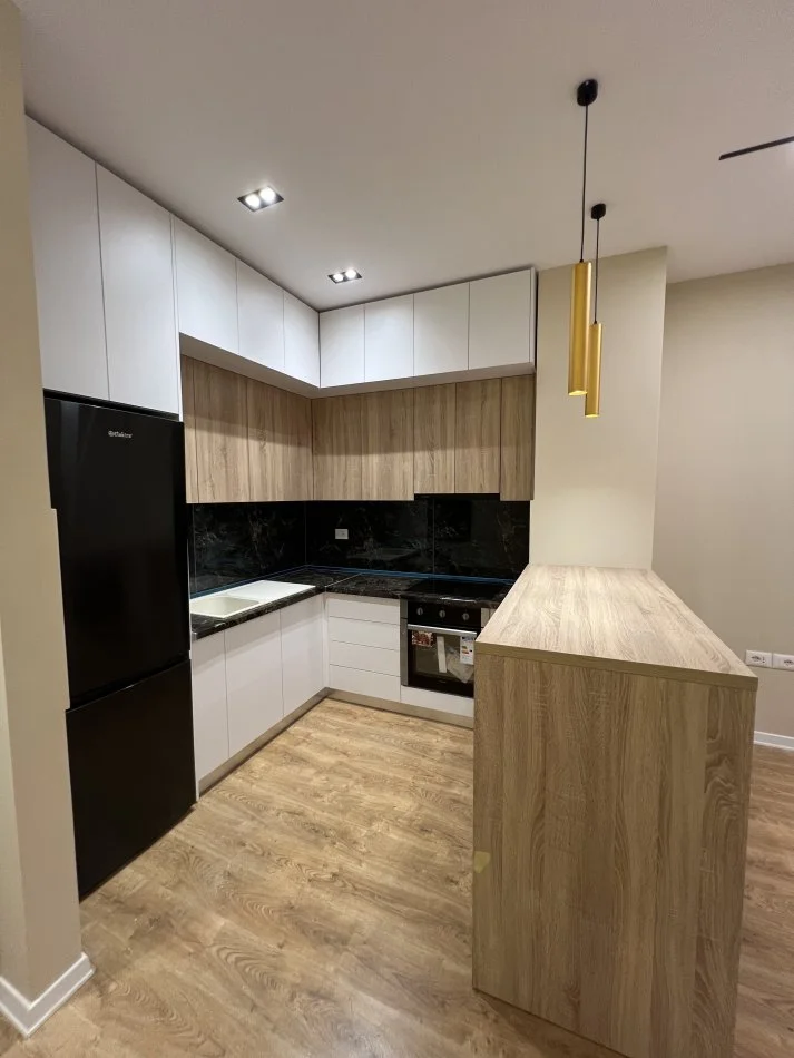 Tirane, jepet me qera apartament 1+1+Ballkon Kati 2, 70 m² 450 € 