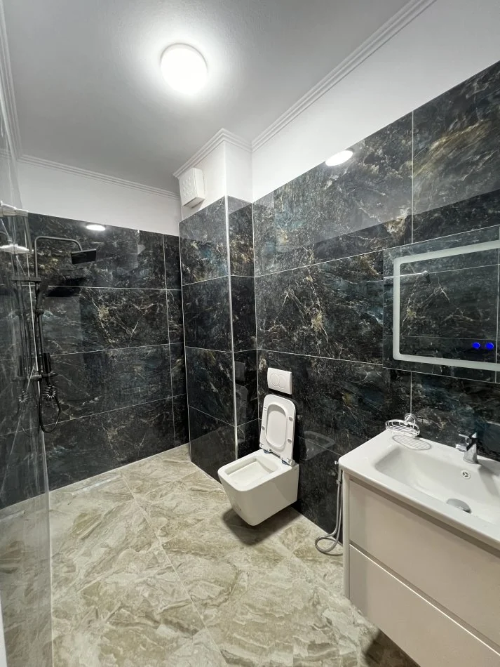 Tirane, jepet me qera apartament 1+1+Ballkon Kati 2, 70 m² 450 € 