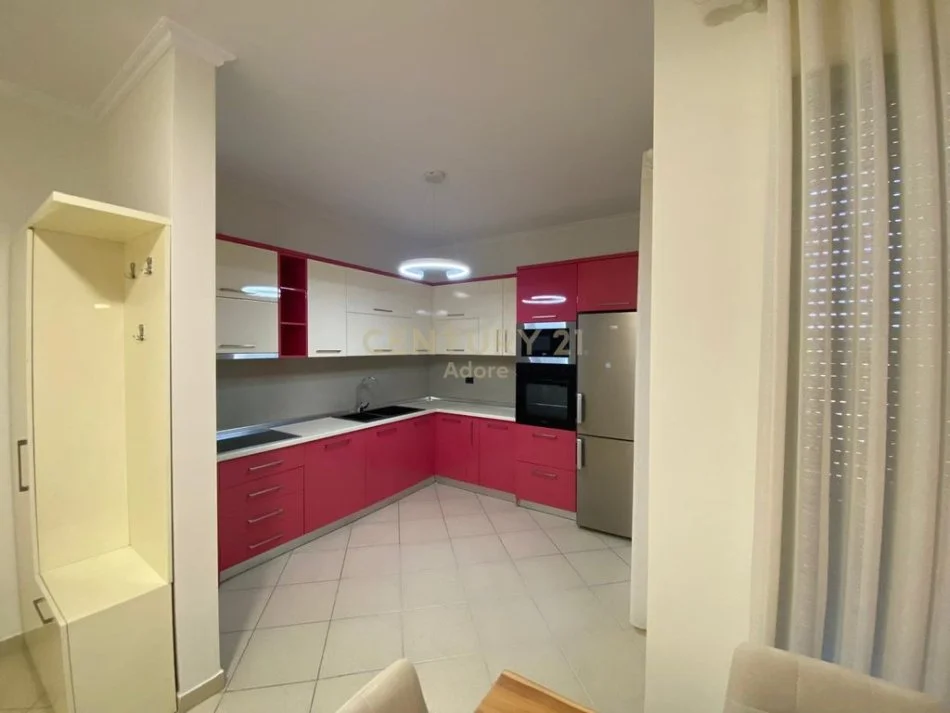 Tirane, jepet me qera apartament 2+1 Kati 5, 109 m² 1.000 € 