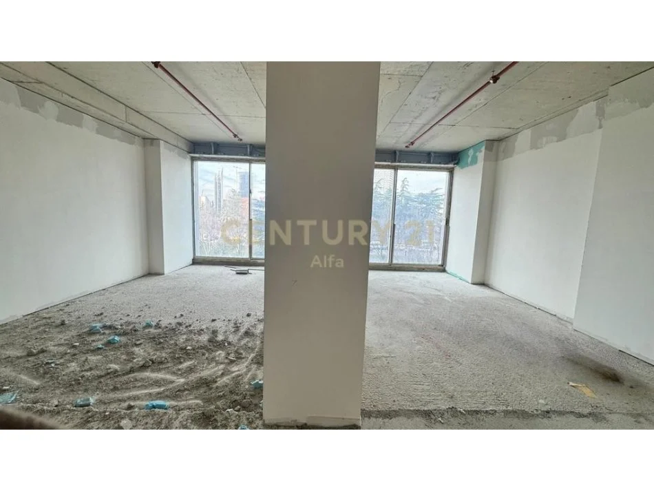 Tirane, jepet me qera ambjent biznesi Kati 2, 77 m² 3.500 € (Downtown)