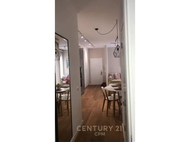 Tirane, jepet me qera apartament 1+1 Kati 2, 80 m² 650 Euro (Uet)