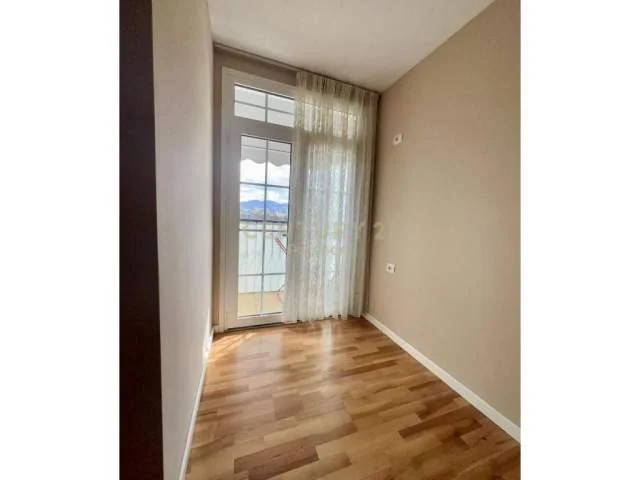 Tirane, jepet me qera apartament 1+1 Kati 5, 78 m² 700  (Myslym shyr)