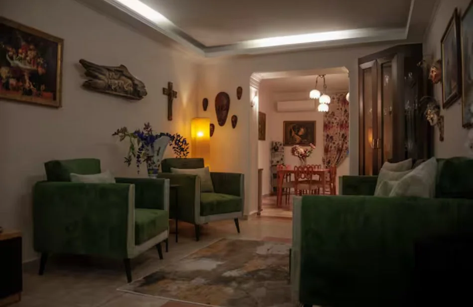 Tirane, jepet me qera apartament 4+1+Ballkon Kati 1, 120 m² 800 € (Rruga e Kosovareve)