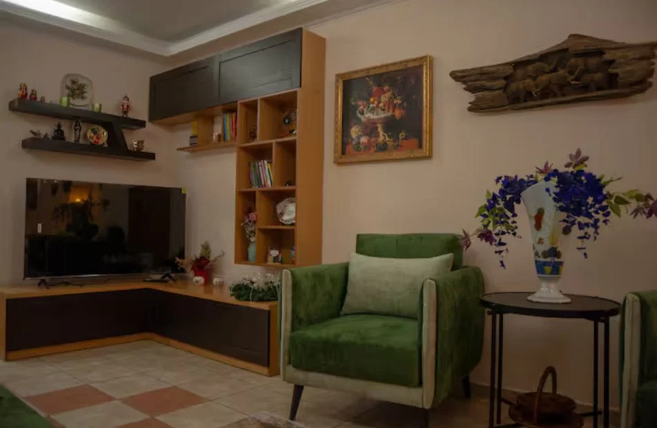 Tirane, jepet me qera apartament 4+1+Ballkon Kati 1, 120 m² 800 € (Rruga e Kosovareve)