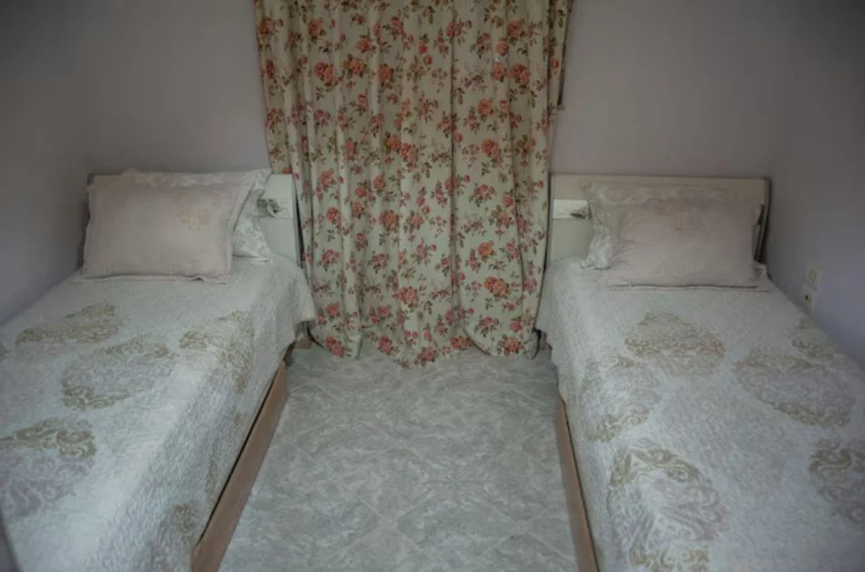 Tirane, jepet me qera apartament 4+1+Ballkon Kati 1, 120 m² 800 € (Rruga e Kosovareve)