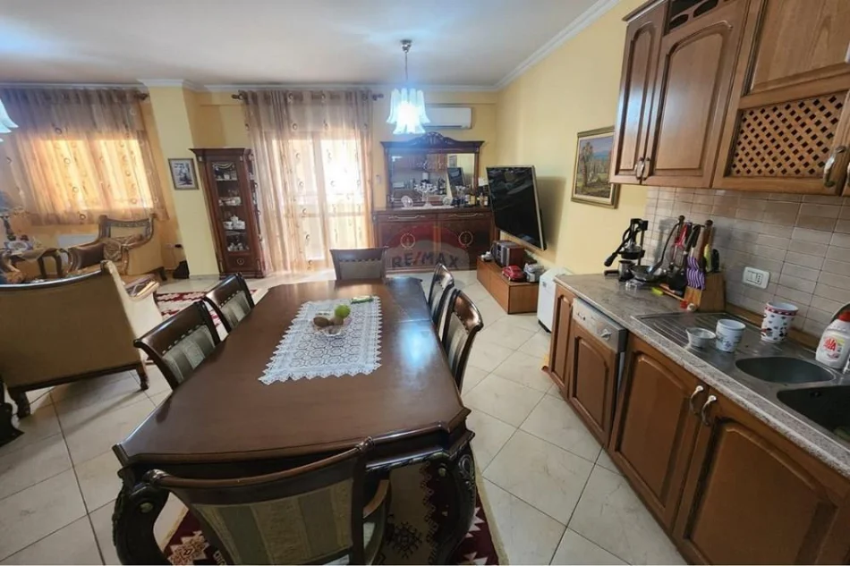 Tirane, shitet apartament 3+1 , 144 m² 315.000 € 