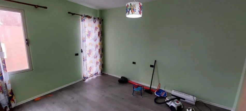 Tirane, jepet me qera apartament 2+1+Ballkon Kati 7, 125 m² 550 € (Liqeni i that)