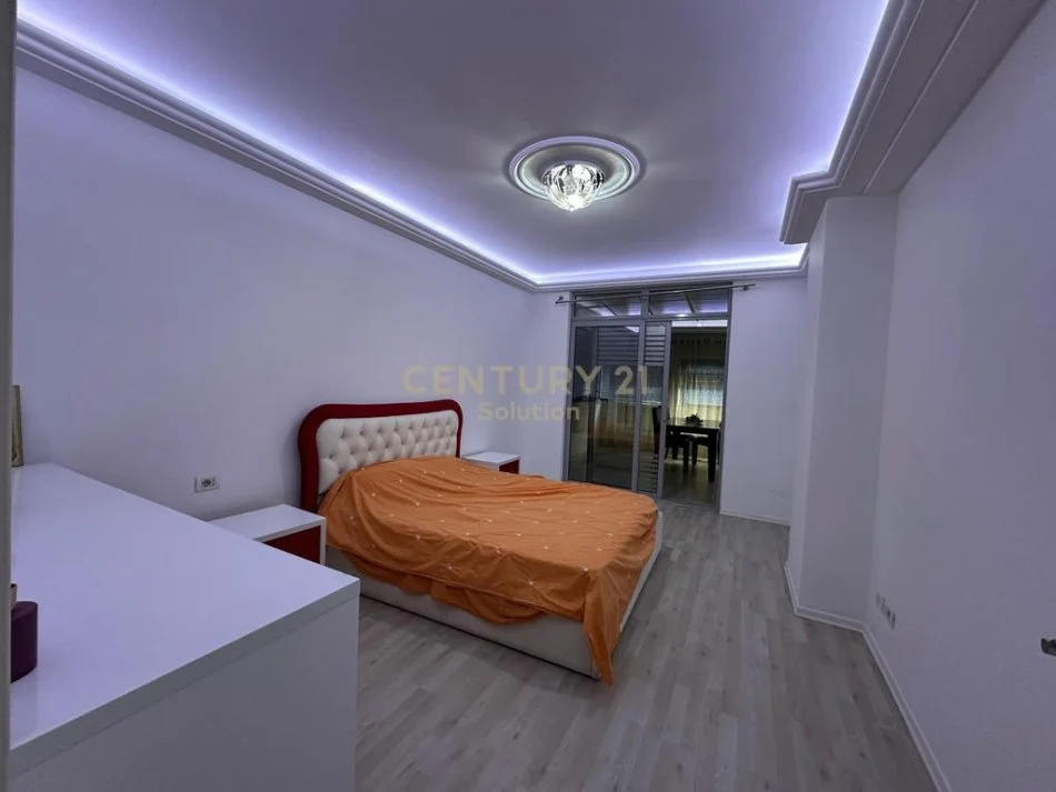 Tirane, shes apartament 2+1+Aneks+Ballkon Kati 2, 165 m² 248.000 € (Pallati me Shigjeta)