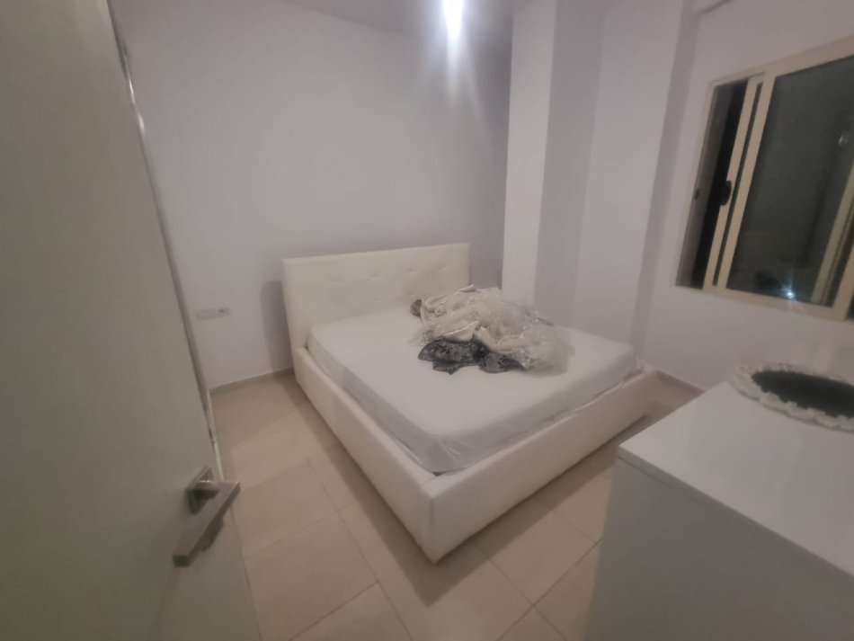 Tirane, jepet me qera apartament 1+1+Ballkon Kati 2, 60 m² 400 € (Hamdi Sina Liqeni I that te kapiten Mir zoti)