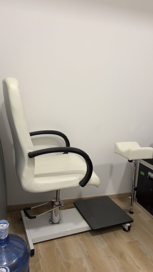 Tirane, shes mobilje Poltron per Pedicure 250 €