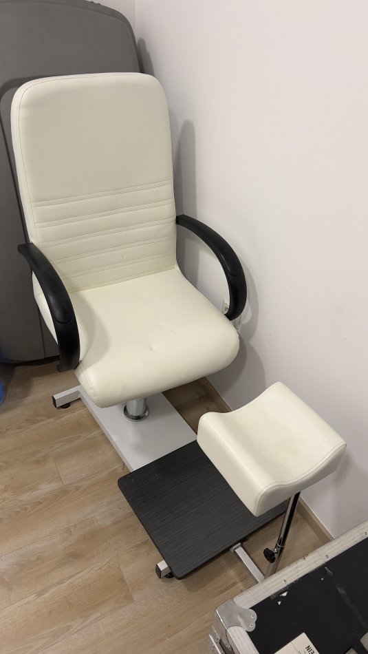 Tirane, shes mobilje Poltron per Pedicure 250 €
