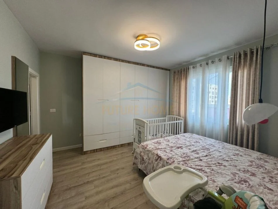 Tirane, jepet me qera apartament 2+1+Ballkon Kati 9, 93 m² 700 € (Vasil shanto)