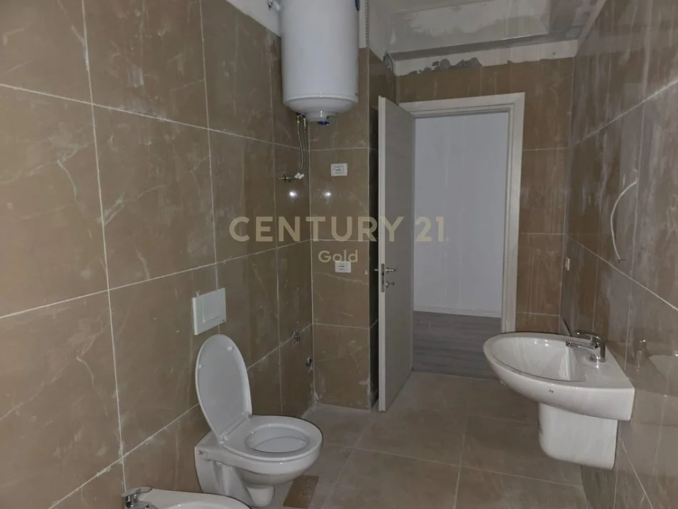 Tirane, shes apartament 1+1+Aneks+Ballkon Kati 5, 71 m² 125.000 € (E-88)