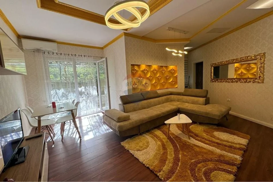 Tirane, jepet me qera apartament 2+1+Ballkon , 110 m² 700 € (Liqeni i thate)