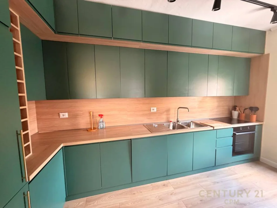 Tirane, jepet me qera apartament 2+1+Aneks+Ballkon Kati 2, 96 m² 950 € 