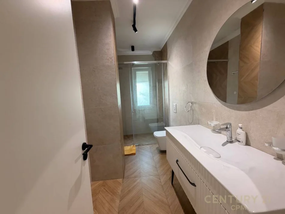 Tirane, jepet me qera apartament 2+1+Aneks+Ballkon Kati 2, 96 m² 950 € 