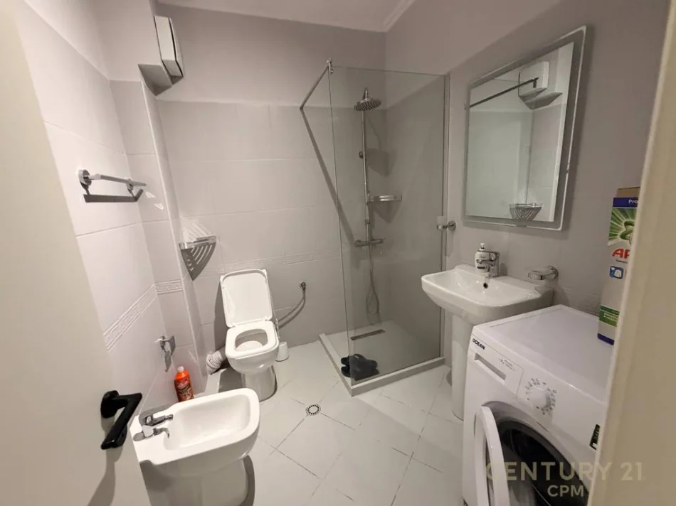 Tirane, jepet me qera apartament 2+1+Aneks+Ballkon Kati 2, 96 m² 950 € 