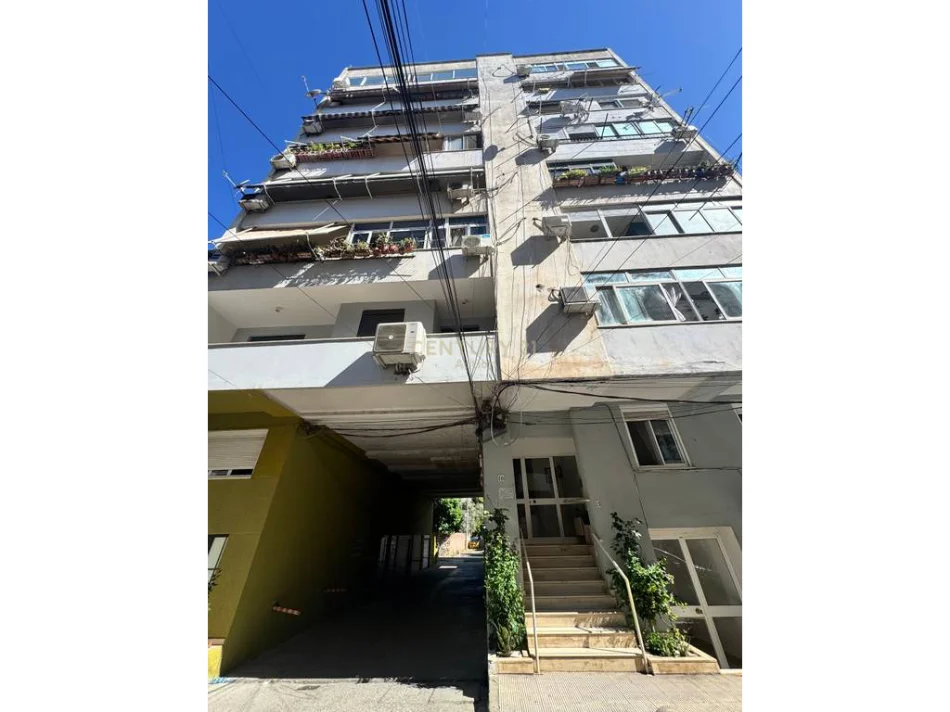 Tirane, jepet me qera ambjent biznesi Kati 1, 120 m² 1.000 € (Palzza)