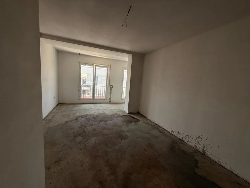 Tirane, shes apartament 2+1 Kati 8, 397 m² 258.000 € (Ali Demi)