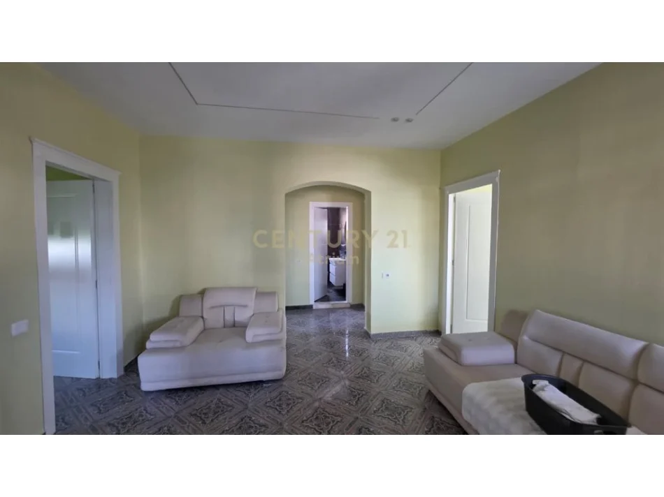 Tirane, jepet me qera Vile Kati 3, 371 m² 3.000 € 