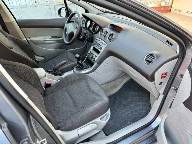 Tirane, shes makine Peugeot 308 Viti 2008, 3.800 Euro
