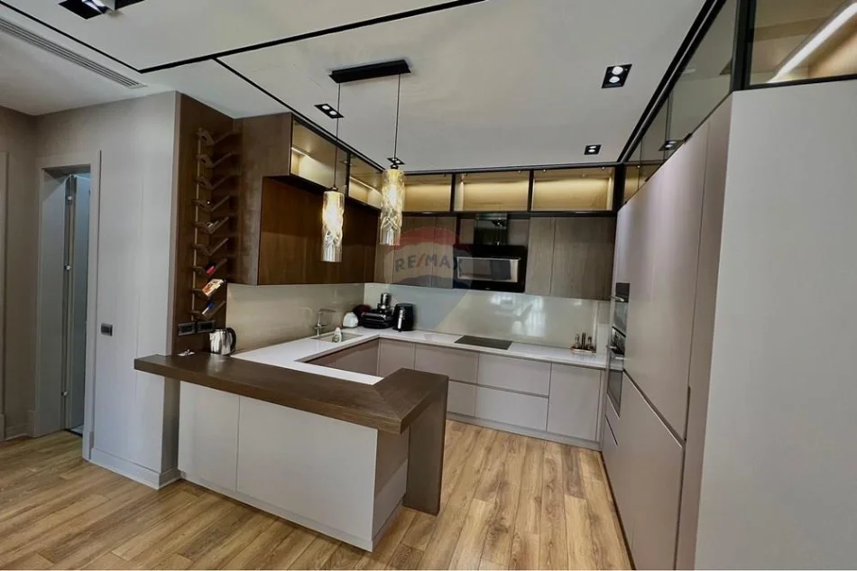 Tirane, shitet apartament 2+1 , 140 m² 550.000 € 