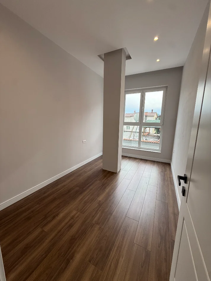 Tirane, jepet me qera apartament 2+1+Ballkon Kati 2, 100 m² 600 € (Sauk)
