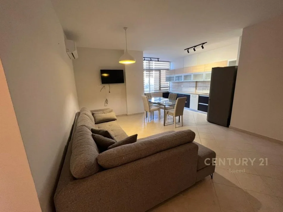 Tirane, jepet me qera apartament 2+1+Aneks+Ballkon Kati 2, 100 m² 900 € 