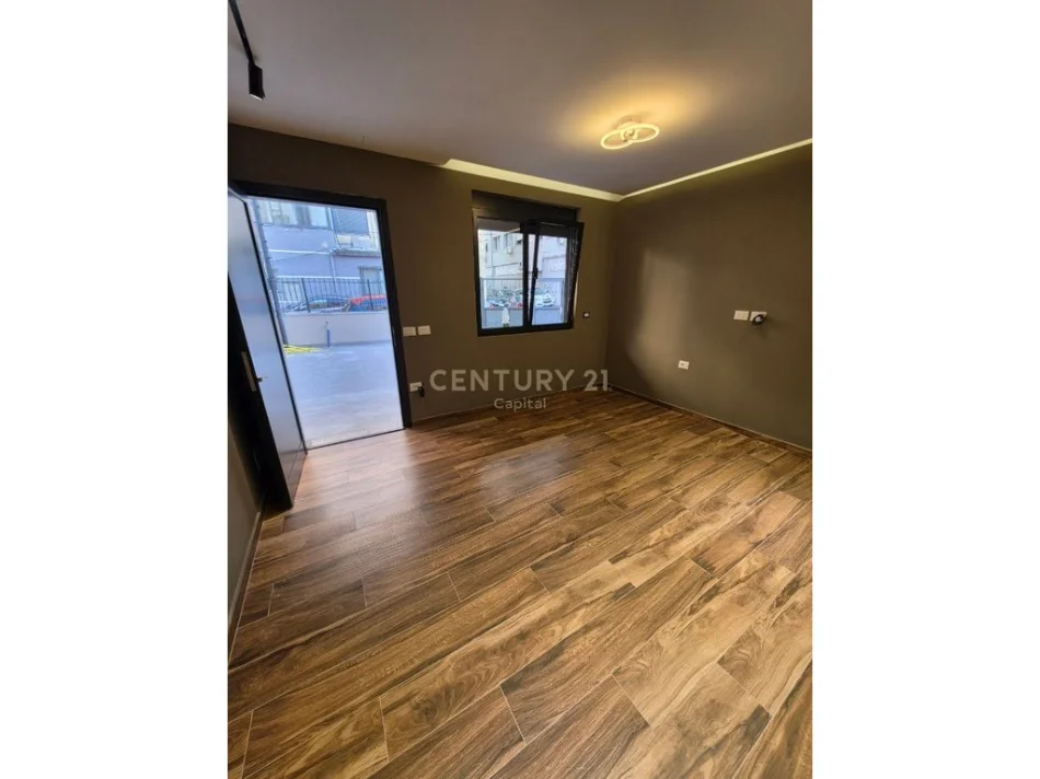 Tirane, jepet me qera Vile , 208 m² 4.000 € 