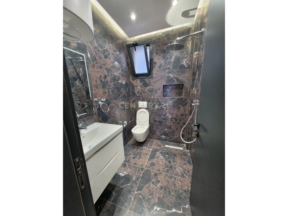 Tirane, jepet me qera Vile , 208 m² 4.000 € 