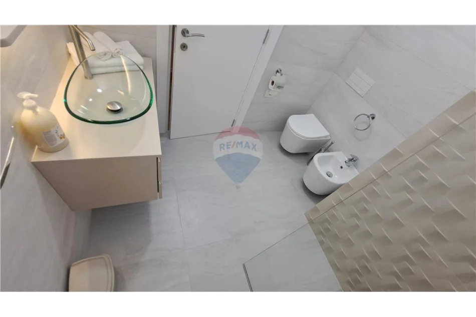 Vlore, shitet 2+1 , 100 m² 229.000 € (Rruga Reshat Osmani)
