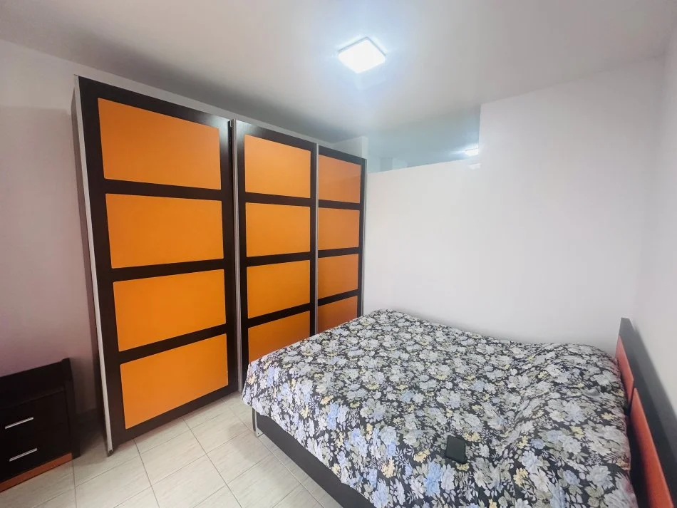 Tirane, jepet me qera apartament 2+1+Ballkon Kati 5, 87 m² 400 € (Yzberisht)