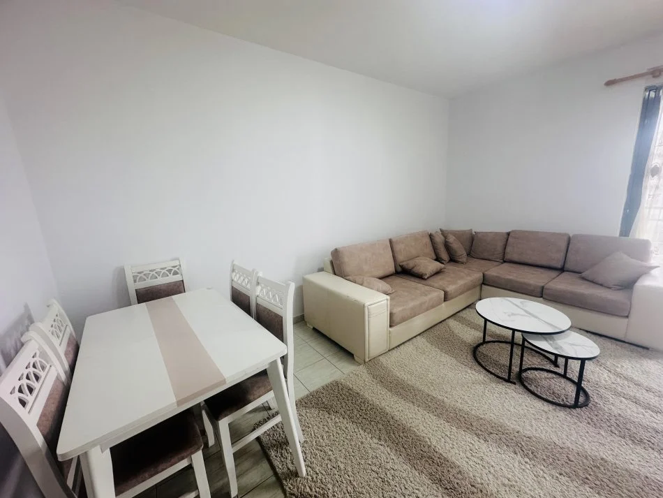 Tirane, jepet me qera apartament 2+1+Ballkon Kati 5, 87 m² 400 € (Yzberisht)