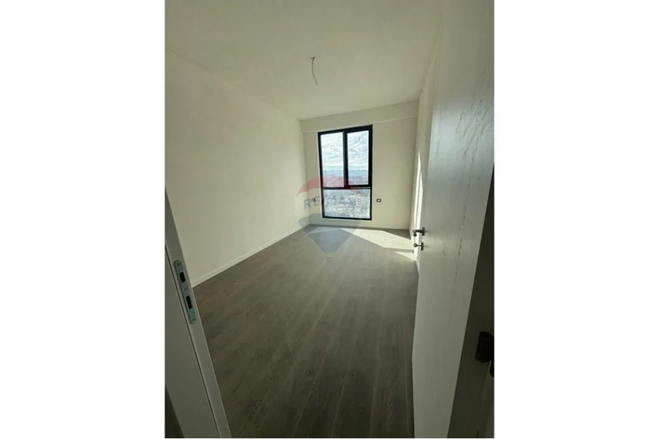 Tirane, shitet apartament 3+1 , 210.000 €