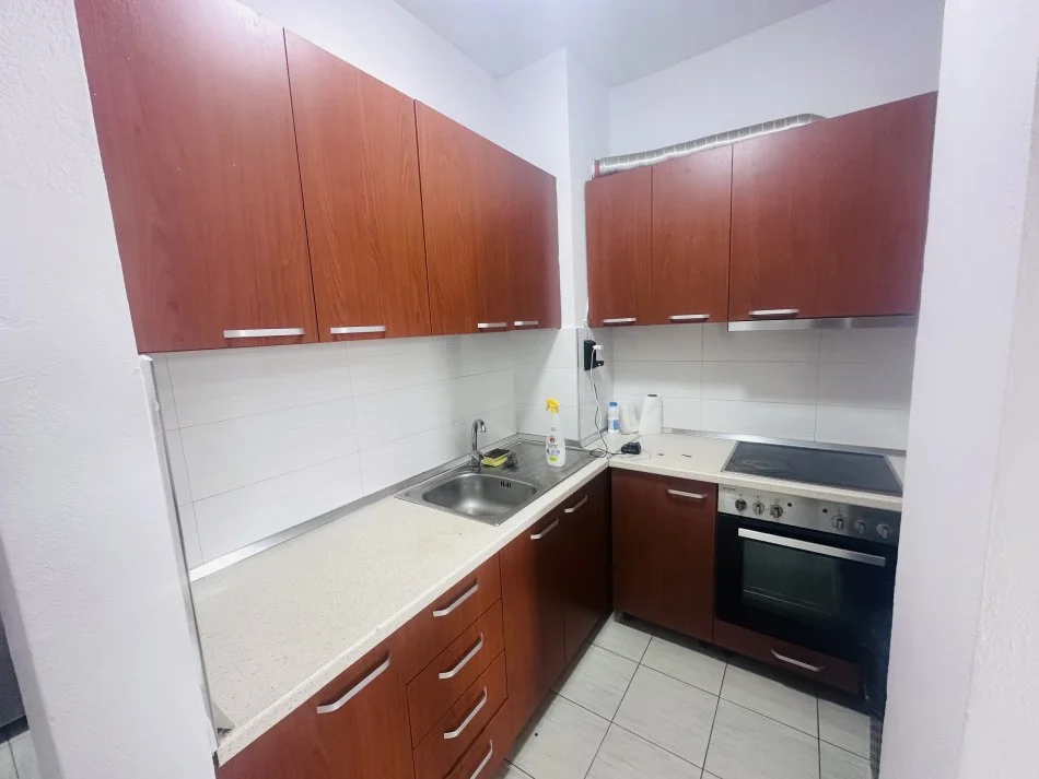 Tirane, jepet me qera apartament 2+1+Ballkon Kati 5, 87 m² 400 € (Yzberisht)
