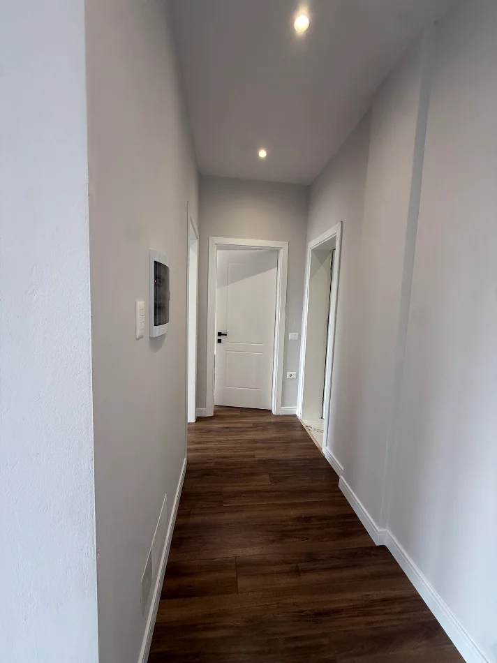 Tirane, jepet me qera apartament 2+1+Ballkon Kati 2, 100 m² 600 € (Sauk)