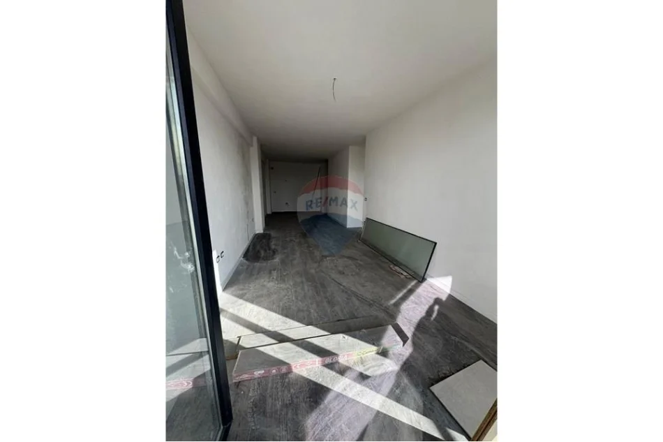 Tirane, shitet apartament 3+1 , 210.000 €