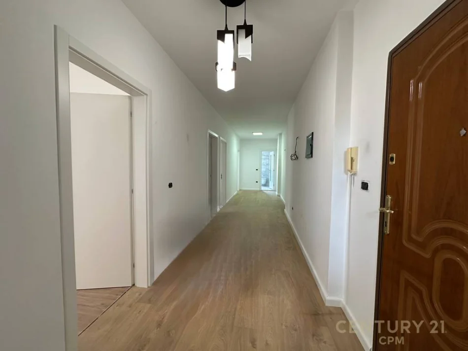 Tirane, jepet me qera zyre Kati 3, 126 m² 1.300 € 