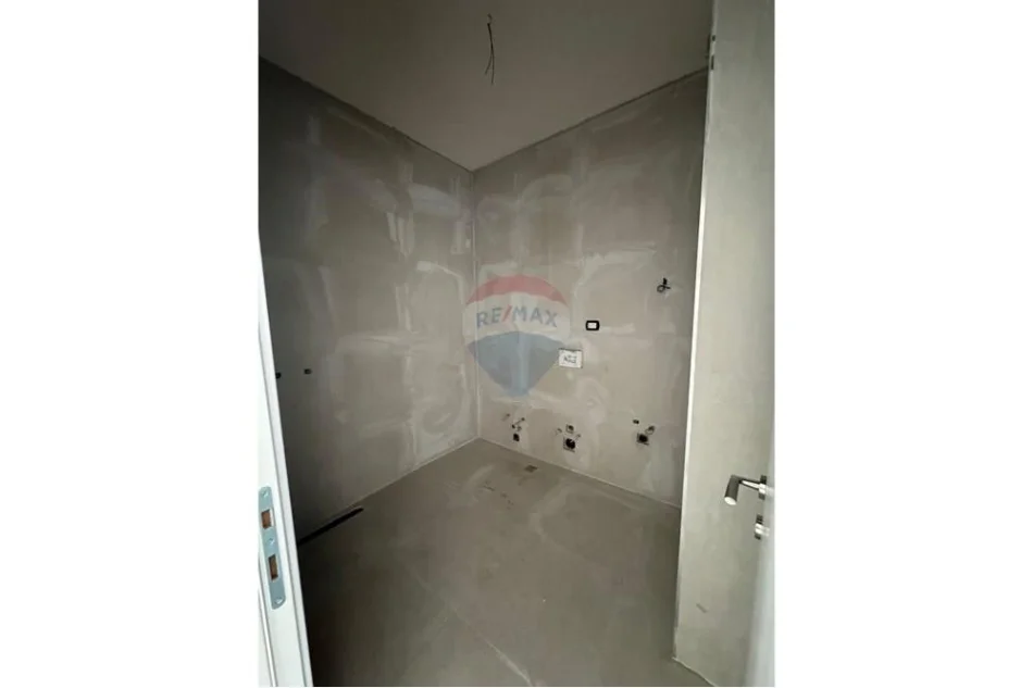 Tirane, shitet apartament 3+1 , 210.000 €