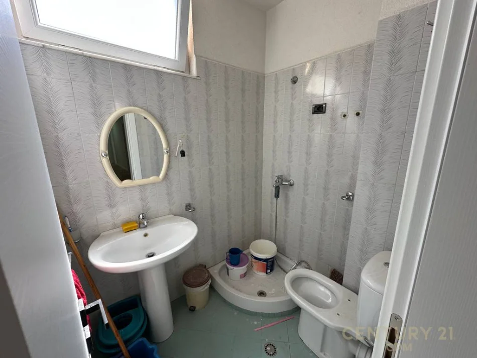 Tirane, jepet me qera zyre Kati 3, 126 m² 1.300 € 