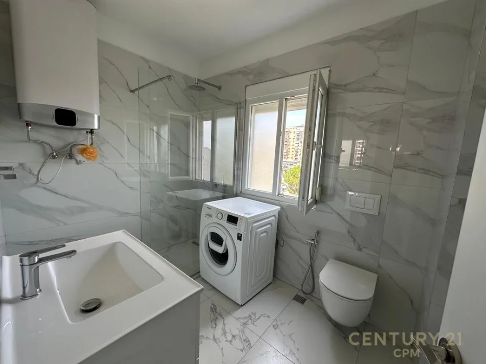Tirane, jepet me qera zyre Kati 3, 126 m² 1.300 € 