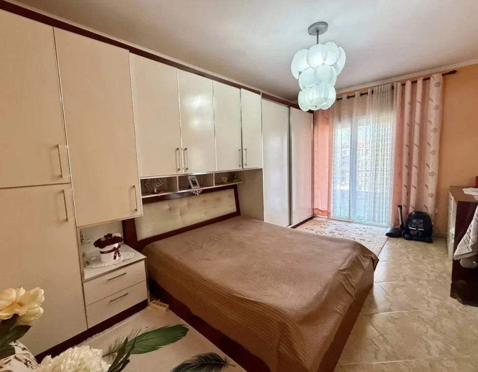 Tirane, shitet apartament 1+1+Ballkon , 93 m² 120.500 € 